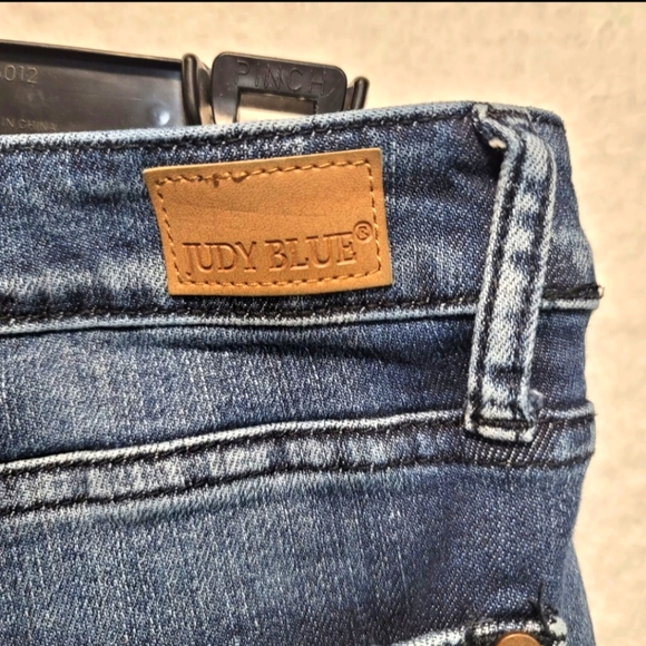 Judy Blue Women's Relaxed Fit Jeans Cropped Dark Wash Stretch Denim - Picture 14 of 14